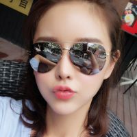 无框炫彩蛤蟆太阳镜女士复古墨镜潮圆脸2018新款复古眼镜明星同款