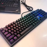 /机械轴键盘发光青轴电竞吃鸡usb有线游戏吃鸡