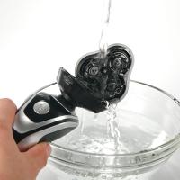 稚优泉CHIOTURE飞电动剃须刀4D智能刮胡刀充电式胡须刀全身水洗剃胡刀三刀头 标配+鼻毛器+鬓发器+3个备用刀头