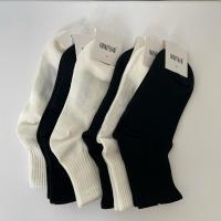 陆小团团自制2021秋冬季字母中筒袜纯色女韩版百搭舒适棉袜子新款