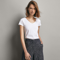 高端经典款纯白色t恤女短袖修身v领内搭显瘦不透纯棉打底衫