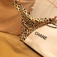 一片式冰丝无痕隐形豹纹内裤丁字裤女性感火辣三角裤