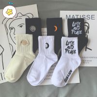 黑白中筒袜子男女日系秋季薄款韩版星球刺绣可爱个性中帮ins潮袜