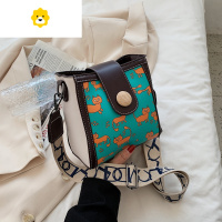 FENGHOU今年流行包包女夏2021新款潮时尚宽带斜挎包小众设计感百搭水桶包女斜挎包