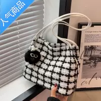 封后今年流行包包女大容量2022新款夏格子水桶单肩包感通勤托特包