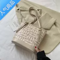封后包包女2022新款今年流行ins小众感质感水桶斜挎女包时尚夏季