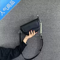 封后质感马鞍包包女2022新款夏季百搭小众设计ins腋下斜挎包女斜挎包