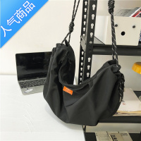 封后日系工装斜挎包男士潮牌简约百搭单肩包女ins学生健身包饺子包单肩包男