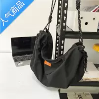 封后日系工装斜挎包男士潮牌简约百搭单肩包女ins学生健身包饺子包单肩包男