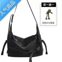 封后潮牌斜挎包男休闲单肩包运动背包女大容量挎包日系邮差包通勤包包单肩包男