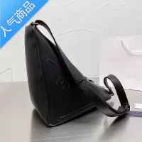封后2022新款男士纯皮大三角包斜挎包百搭休闲大容量胸包男包单肩包包单肩包男