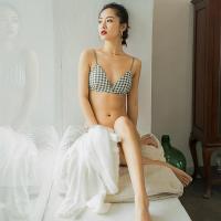 三角杯文胸套装无钢圈大胸显小上托无痕性感夏季薄款少女内衣内裤