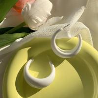 白色复古港风圈圈2021年新款亚克力夸张网红大气ins风耳饰耳环女