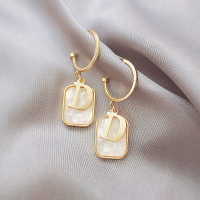 925银针贝壳耳环女字母D长款耳坠夸张韩国气质个性耳饰2021新款潮