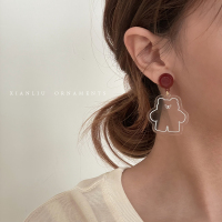 设计感亚克力小熊耳环气质高级大气个性耳钉夏季款复古耳饰女神范