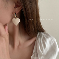 设计感黑色爱心吊坠耳环女夏小众高级感白色耳钉2021年新款潮耳饰