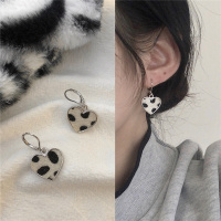 韩国气质奶牛爱心耳圈女耳夹新款潮简约时尚耳钉百搭耳环秋冬耳饰