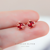 纯银睡觉不用摘的可爱耳钉女小巧气质红色简约猫咪养耳洞耳环饰品