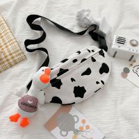 韩国INS帆布奶牛纹斜挎包日系原宿风百搭少女可爱学生胸包腰包女