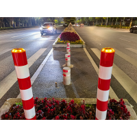 AH UFENG—320钢制太阳能LED隔离柱