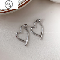 JiMi冷淡风银色爱心耳环女小众设计感高级感耳钉2023新款洋气气质耳饰
