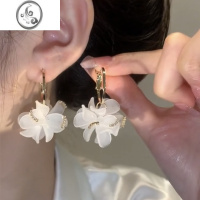 JiMi超仙白色花朵耳环耳圈女韩版时尚个性小众设计感气质甜美百搭耳饰