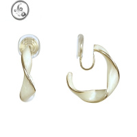 JiMi奶白色法式复古耳圈 蚊香盘耳夹无耳洞女气质温柔高级耳饰耳环