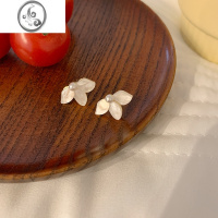 JiMi法式白色花朵耳夹女无耳洞耳饰2022年新款潮高级感百搭耳钉显脸小