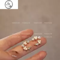 JiMiYOUJUclub-白色花环 珍珠花朵耳钉镶钻仙气甜美蚊香盘耳夹高级感