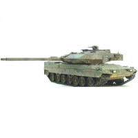 小号手军事模型小号手拼装军事电动模型1/35 M1A1 德国豹2A6 公羊主战坦克拼装模型 82403
