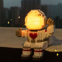 兼容宇航员发光灯罩太空宇航员星球小颗粒创意DIY拼装玩具积木摆件男女节日情侣走心礼物