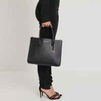 香港直邮 MICHAEL KORS迈克·科尔斯 MK黑色牛皮风琴MERCER手提单肩斜挎大包女士