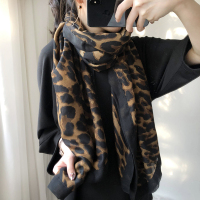 围巾女百搭春秋欧美风豹纹撞色轻薄棉麻长款丝巾防晒秋季披肩纱巾