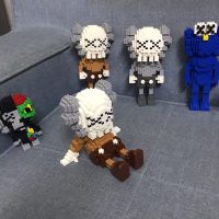 。kaws潮牌 微型颗粒积木玩具拼插组装积木 男生女生 香槟色坐棕()