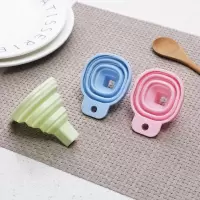 硅胶迷你小漏斗折叠伸缩漏斗厨房料酒漏斗家用油壶分液伸缩油漏 5个装【方形】