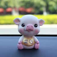 创意汽车摆件可爱男女个性摇头小猪车载装饰车上车内饰品摆件高档 金甲平安猪(送圆形垫)
