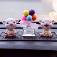 汽车内饰品摆件创意摇头小猪出入 个性可爱男女高档车载漂亮 金甲平安+幸运猪+彩色香薰瓶(大带钻垫)