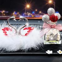 水晶天鹅汽车摆件女车载装饰香水座高档创意车上车内饰品摆件