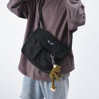运动嘻哈帆布单肩包街头时尚日系休闲挎包男潮牌斜挎包ins潮小包