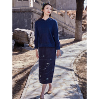 布符秋新款简约大气休闲时尚气质复古修身条纹绣花搭配半身裙