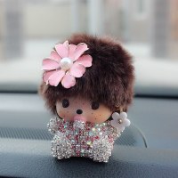 蒙奇奇公仔汽车摆件镶钻装饰品创意可爱车内饰品摆件卡通车饰女士 幻粉带花娃[圆头摆件]
