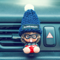 蒙奇奇汽车香水空调出风口香水夹香片夹卡通创意车载车内饰品摆件 白色蒙奇奇蓝线帽风口