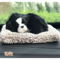 。汽车摆件创意活性炭仿真狗狗车载竹炭包车内装饰用品毛绒玩具公 边牧犬