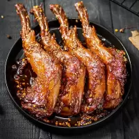 麻辣兔腿兔头冷吃兔网红零食小吃兔肉整只熟食手撕兔
