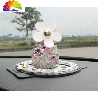 舒适主义汽车香水创意镶钻小雏菊车上车载香水香薰淡香车内饰品摆件女 圆花朵香水座+圆雏菊防滑垫