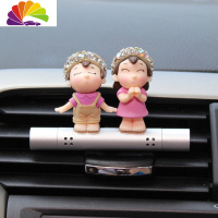舒适主义汽车香水出风口卡通女士可爱情侣车载空调夹个性创意车内香薰 粉色情侣装帽镶钻古龙味车用香水