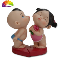 舒适主义创意卡通汽车摆件车载可爱情侣公仔摆饰小玩偶车内装饰用品内饰品 亲吻红底7*9CM送防滑垫双面胶