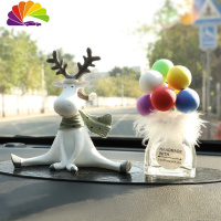 舒适主义车载摆件ins网红创意可爱一路平安鹿女车内饰品汽车装饰 劈叉鹿+羽毛彩色气球(椭圆垫)