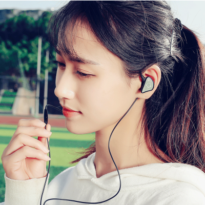 q3 入耳式耳机 重低音跑步手机线控通用挂耳带运动有线带麦耳塞音乐