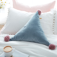 手工毛线球抱枕北欧三角形纯色靠垫靠枕沙发装饰抱枕含芯